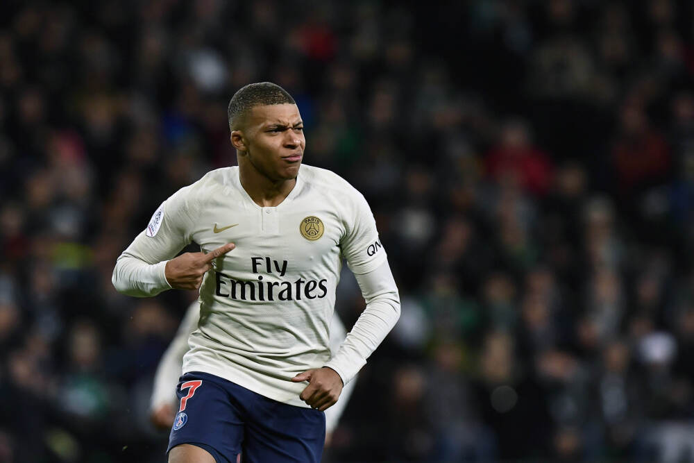 小麦在那不勒斯被封神却想回英超，太受欢迎也难消受！曼联可受益